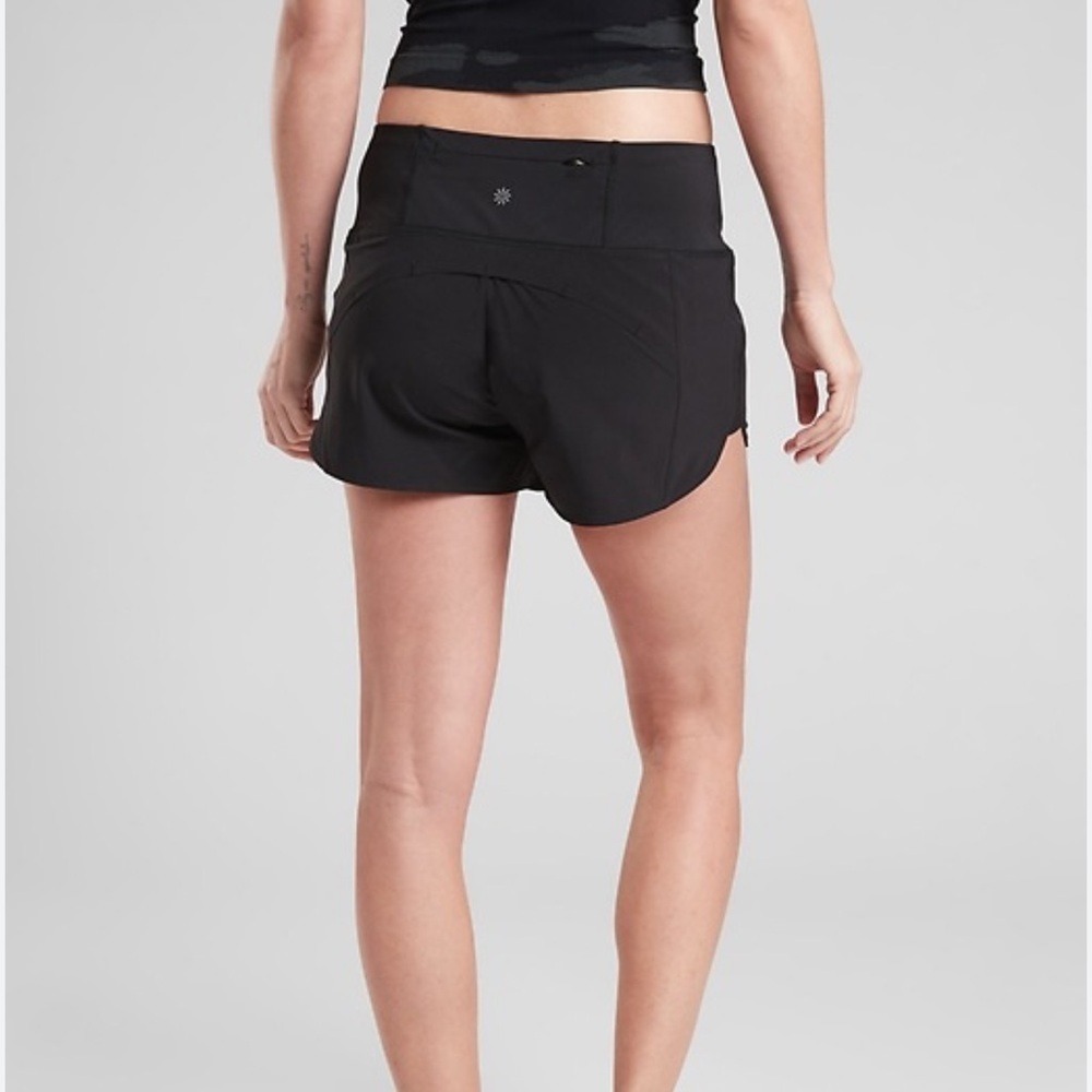 ATHLETA running with it 3.5”  Athletic Shorts size xs